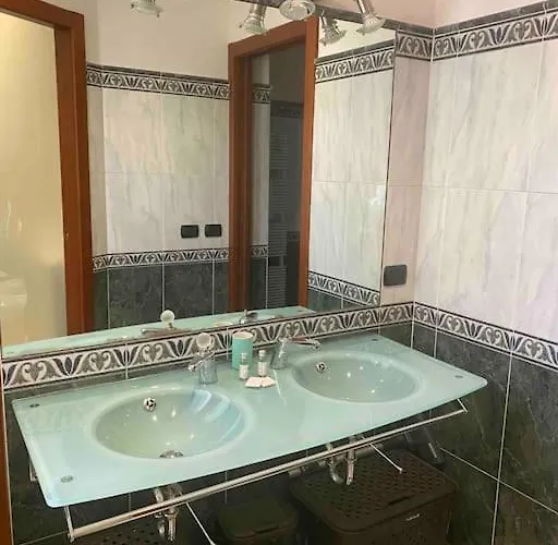 Elegante Nel Cuore Di Φεράρα